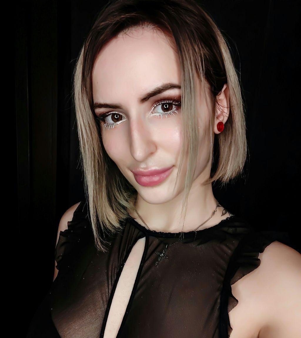 Карина привлекательная девушка из Георгиевска цена от 3500 руб